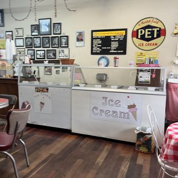 Opie's Candy Store - Interior - Candy Stores Near Me - Mount Airy, North Carolina