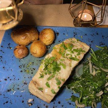 Restaurante Fama d'Alfama - Bacalhau w roasted potatoes - Portuguese Near Me - Lisbon, 11 Restaurante Fama d'Alfama - Bacalhau w roasted potatoes - Portuguese Near Me - Lisbon, 11
