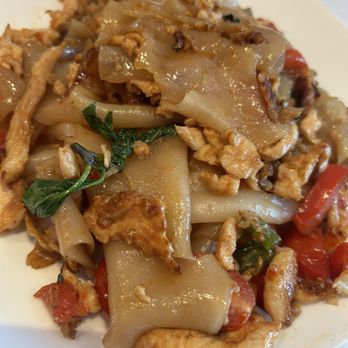 SriPraPhai Thai Restaurant - Drunken Noodles - Thai Near Me - Williston Park, New York SriPraPhai Thai Restaurant - Drunken Noodles - Thai Near Me - Williston Park, New York