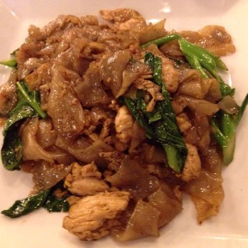 Phattra Thai Restaurant - Chicken pad see ew - Thai Near Me - Metuchen, New Jersey Phattra Thai Restaurant - Chicken pad see ew - Thai Near Me - Metuchen, New Jersey