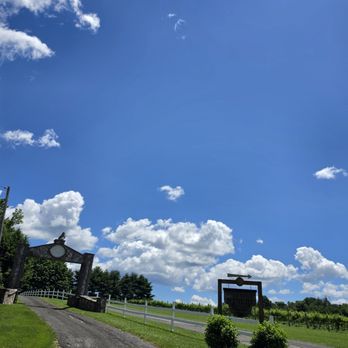 Hawk Ridge Winery - Wineries Near Me - Watertown, Connecticut Hawk Ridge Winery - Wineries Near Me - Watertown, Connecticut