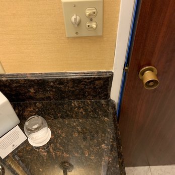 Peppermill Reno - Door doesn't close - Casinos Near Me - Reno, Nevada