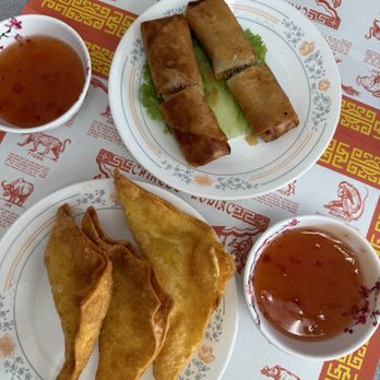 Phong Lan Vietnamese Restaurant - Egg rolls and crab Rangoon - Vietnamese Near Me - Cedar Rapids, Iowa