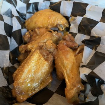 Buzzy's Pizza - Medium wings - Pizza Near Me - Niagara Falls, New York Buzzy's Pizza - Medium wings - Pizza Near Me - Niagara Falls, New York