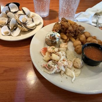 Captain George's Seafood Restaurant - Clams, scallops, fried oysters, and so much more. - Seafood Near Me - Kill Devil Hills, North Carolina
