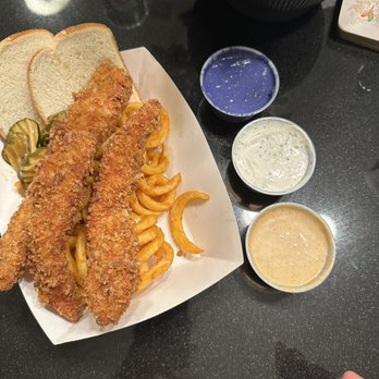 WH42 - Chicken strips with 3 sauces - Food Trucks Near Me - San Francisco, California WH42 - Chicken strips with 3 sauces - Food Trucks Near Me - San Francisco, California