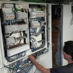 Construir a Medida - Instalaciones and Domotica