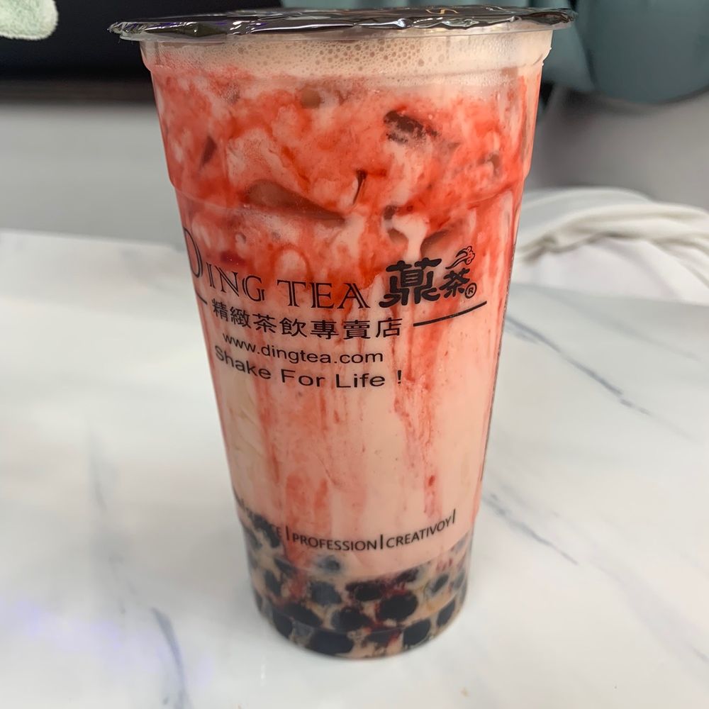 Ding Tea - Strawberry milk tea with boba - Bubble Tea Near Me - Brandon, Florida