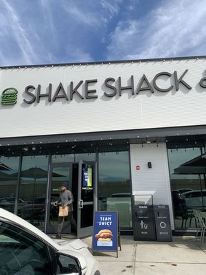 Shake Shack Baybrook by null