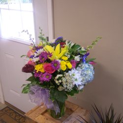 Brannen's Floral Design - Mixed Flowers in Vase