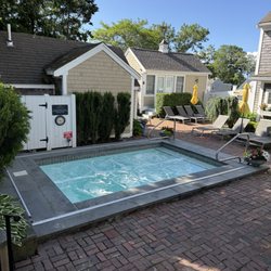 Brass Key Guest House - Hot tub