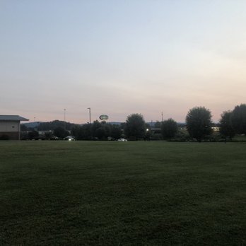 Mountain Inn & Suites Flat Rock - Nice lawn - Hotels Near Me - Flat Rock, North Carolina