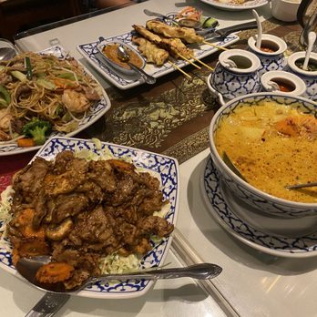President Thai - Yellow Curry Garlic Pork  Chow Mein Chicken Satay - Thai Near Me - Pasadena, California
