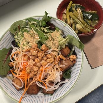 Le Botaniste - Asian Salad & Sauteed Greens - Wine Bars Near Me - New York, New York