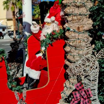 Southwest Diner - Animatronic Santa decor for the holidays - Diners Near Me - Boulder City, Nevada Southwest Diner - Animatronic Santa decor for the holidays - Diners Near Me - Boulder City, Nevada