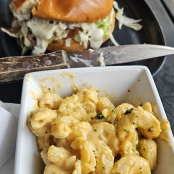 10 Twenty five - Burger with side mac and cheese - Gastropubs Near Me - Fort Myers, Florida 10 Twenty five - Burger with side mac and cheese - Gastropubs Near Me - Fort Myers, Florida