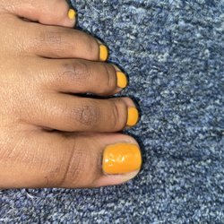 Family Nails & Spa - Do you see the bubbles on the toe? The worst gel pedicure I've gotten. I'm going to soak my feet in epsom salt to prevent infection as well.