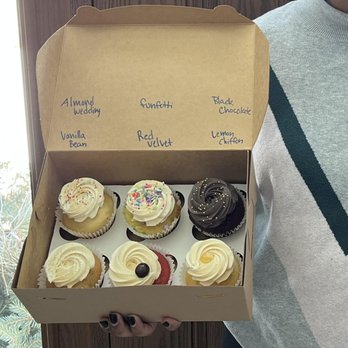 Amy's Cupcake Shoppe - 6 cupcakes for wedding tasting - Bakeries Near Me - Hopkins, Minnesota Amy's Cupcake Shoppe - 6 cupcakes for wedding tasting - Bakeries Near Me - Hopkins, Minnesota