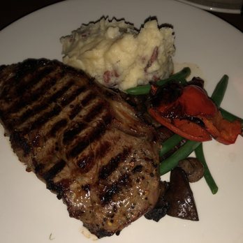 The Keg Steakhouse + Bar - Steak 12oz, Veggies, Garlic Mashed - Steakhouses Near Me - Toronto, Ontario