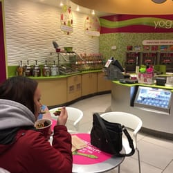 Menchie's Yogurt Shop