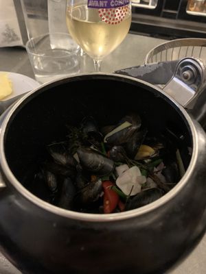 L’Avant Comptoir de la Mer by null