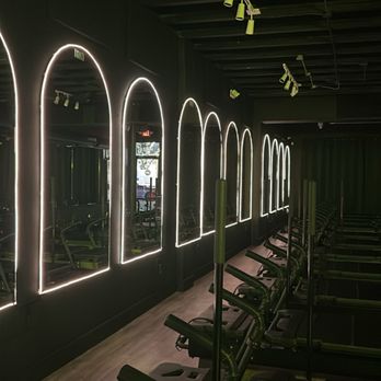 Pulse Fitness - Interval Training Gyms Near Me - Miami, Florida
