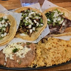 Lucky Burrito - Carne asada tacos