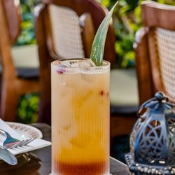 Hariyali Express Indian Cuisine & Bar - Goan Sunset
Tamarind, Pineapple oleo saccharum, Acid adjusted Pineapple, Soda.