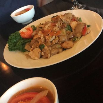 Bangkok Kitchen Thai Restaurant - Drunken Noodles with Chicken - Thai Near Me - Avon, Indiana Bangkok Kitchen Thai Restaurant - Drunken Noodles with Chicken - Thai Near Me - Avon, Indiana