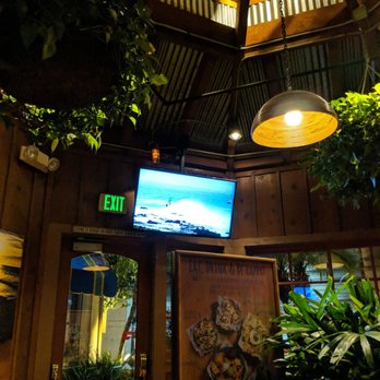 Islands Restaurant - Entrance - Burgers Near Me - Burbank, California Islands Restaurant - Entrance - Burgers Near Me - Burbank, California