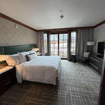The Ritz-Carlton Club - 1 of 2 bedrooms same layout only 1 with a balcony - Hotels Near Me - Vail, Colorado The Ritz-Carlton Club - 1 of 2 bedrooms same layout only 1 with a balcony - Hotels Near Me - Vail, Colorado