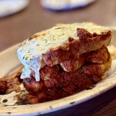Loui's Pizza by null