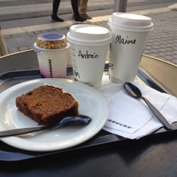 Carrot cake, yaourt myrtilles, mocchiato noisette et chocolat viennois signature noisette !!! Le combo parfait !