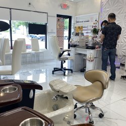 Luminous Nail & Spa - Inside