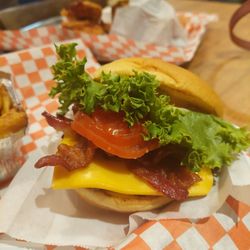 Rudy - Rude burger with bacon