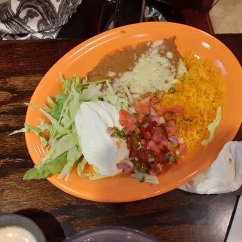 La Terraza Mexican Grill - Chicken fajitas sides; Lettuce, sour cream, salsa, refried beans, rice - Mexican Near Me - Williamsburg, Virginia La Terraza Mexican Grill - Chicken fajitas sides; Lettuce, sour cream, salsa, refried beans, rice - Mexican Near Me - Williamsburg, Virginia