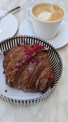 86Champs - L'Occitane x Pierre Hermé by null