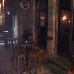 Bardak Pub & Cafe - Yine güzel rock listeli, tahta Masalı bir rock bar.