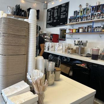 Cofax Coffee - rude employee hiding - Coffee & Tea Near Me - Los Angeles, California