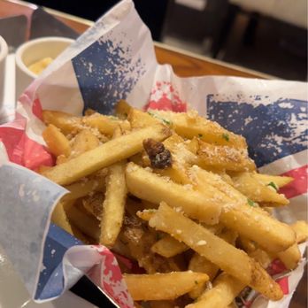 Gordon Ramsay Burger Las Vegas - Garlic Truffle fries - Burgers Near Me - Las Vegas, Nevada