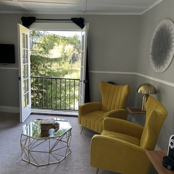 Boho Manor - Sitting area - Hotels Near Me - Monte Rio, California Boho Manor - Sitting area - Hotels Near Me - Monte Rio, California