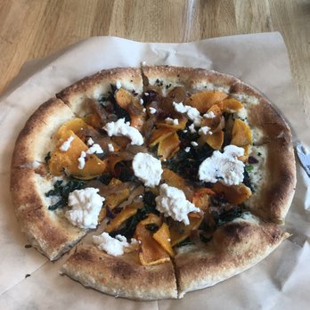 True Food Kitchen - Butternut squash pizza - Vegetarian Near Me - Pasadena, California True Food Kitchen - Butternut squash pizza - Vegetarian Near Me - Pasadena, California
