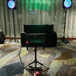 Dave The Karaoke Guy - Typical 2-speaker hotel setup