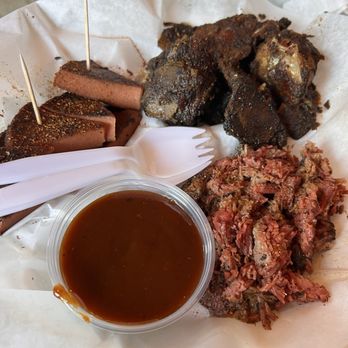 Toms Barbeque - Bologna, brisket, beef riblets - Barbeque Near Me - Memphis, Tennessee