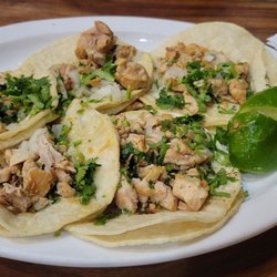 Charritos Restaurante Taqueria - Chicken tacos