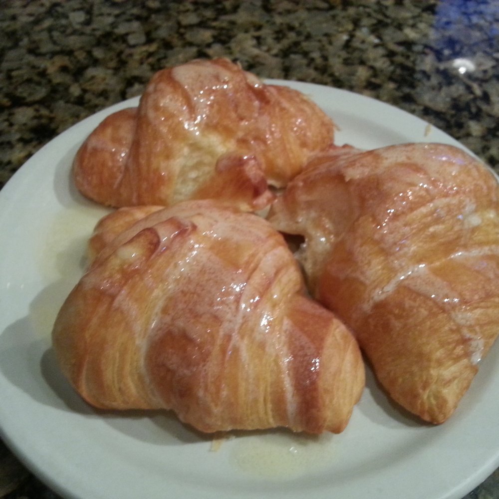 Cheddar's Scratch Kitchen - The croissants are amazing - American Near Me - Webster, Texas