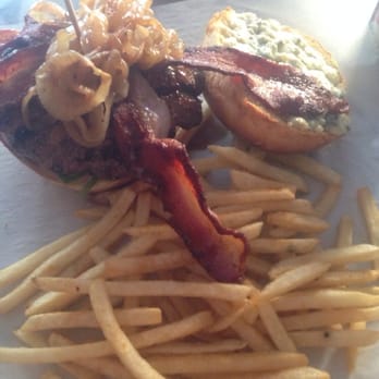 Muncheez - Bleu burger! Beyond delicious! - American Near Me - Miami Beach, Florida