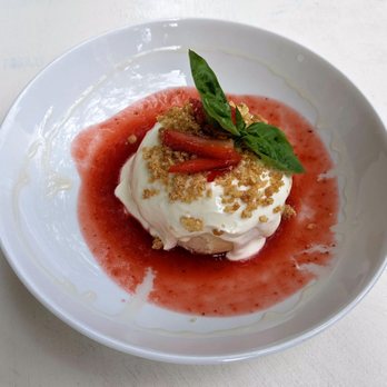 Häppies - 07/09/22 Dani - Butter Biscuit, Strawberry, Lemon Quark, White Balsamic Glaze, Pink Pepper, Basil - Cafes Near Me - Berlin, BE