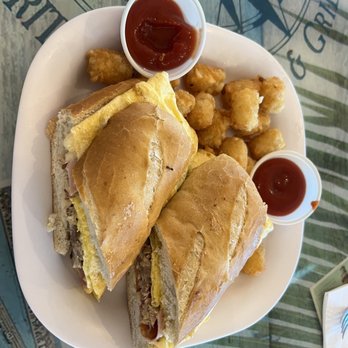 Air Margaritaville - Cuban breakfast sandwich - Bars Near Me - Cancún, ROO