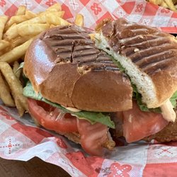 Cafe Bravado - Fried Chicken Sandwich